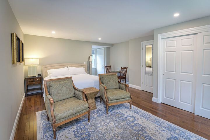 Room 32 of 42