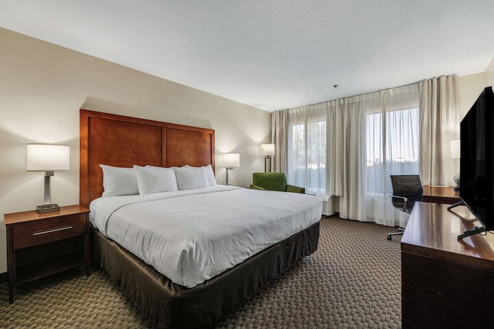 Comfort Inn & Suites Logan Near University