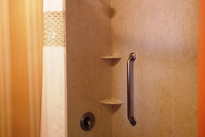 Room 32 of 41