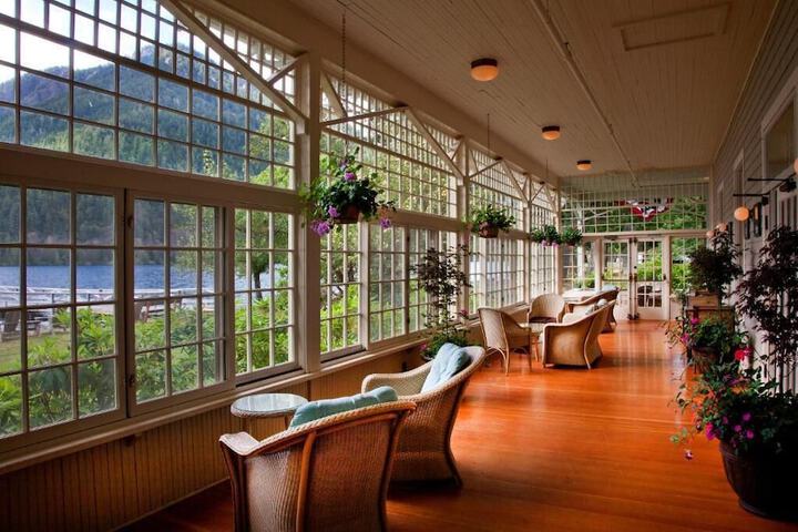 Lake Crescent Lodge