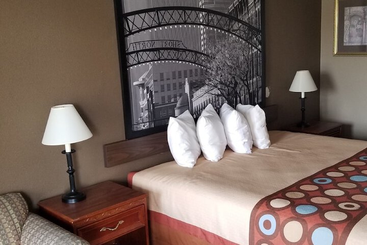 Room 13 of 21