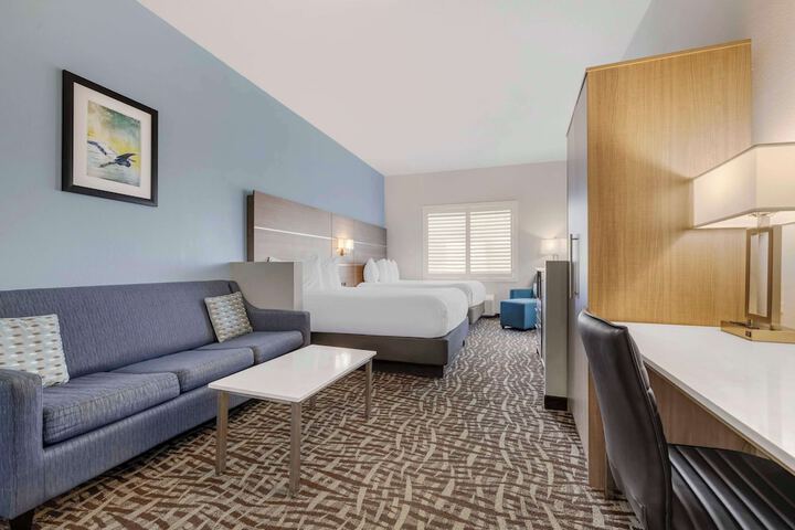Best Western Plus Lake Elsinore Inn & Suites