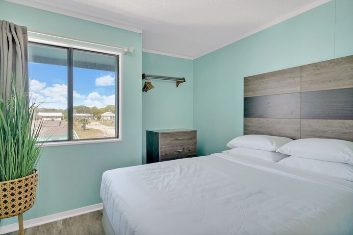 Room 32 of 43
