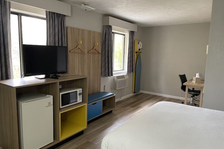 Room 4 of 28