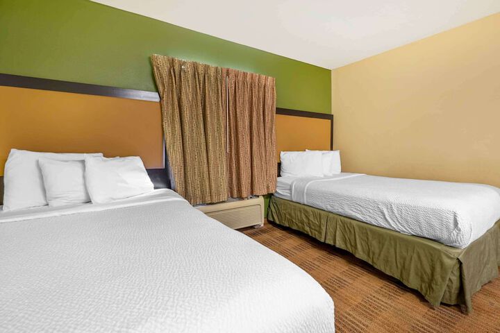 Room 18 of 28