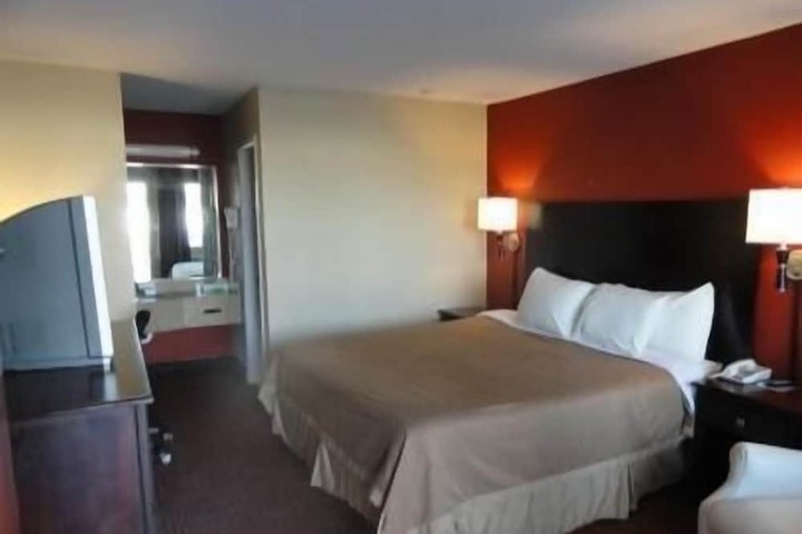Room 9 of 28