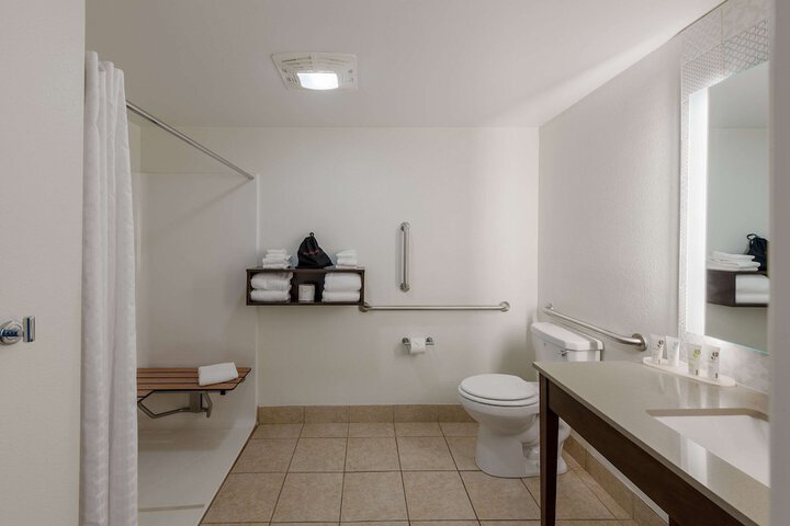 Room 26 of 65