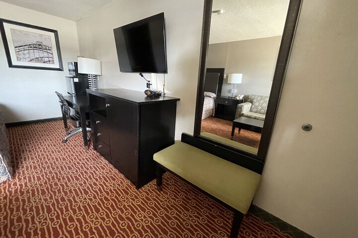 Room 13 of 33