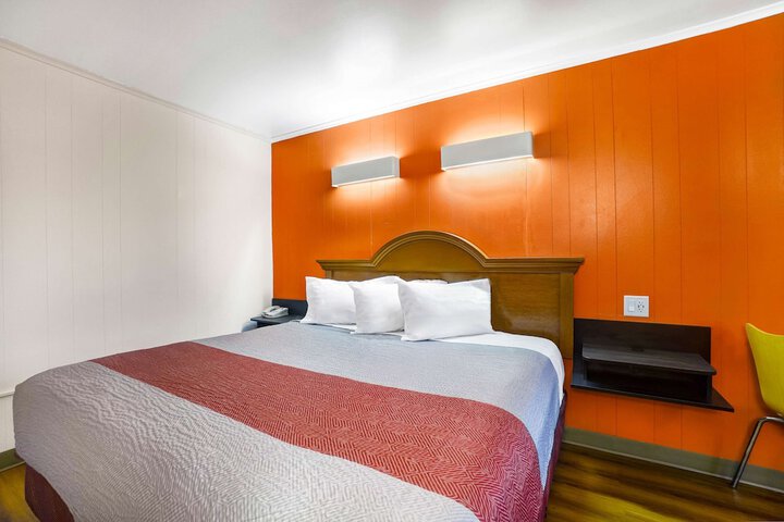 Room 13 of 25