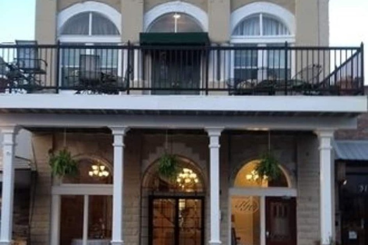 Hamilton House Inn