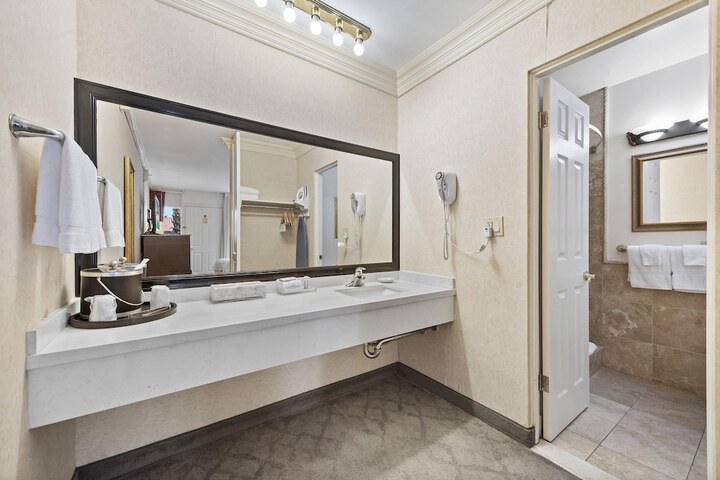 14 West Hotel