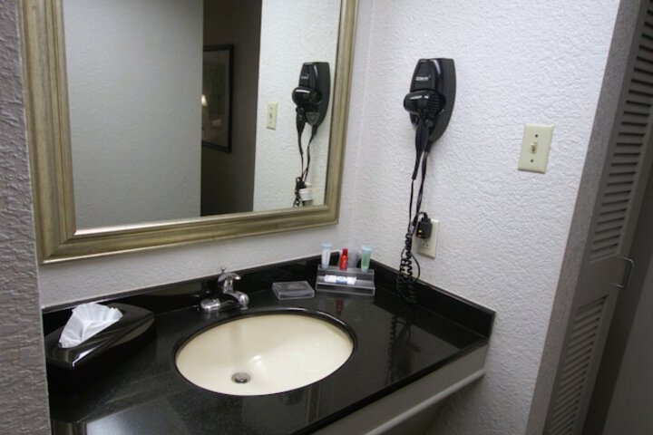 Room 26 of 103