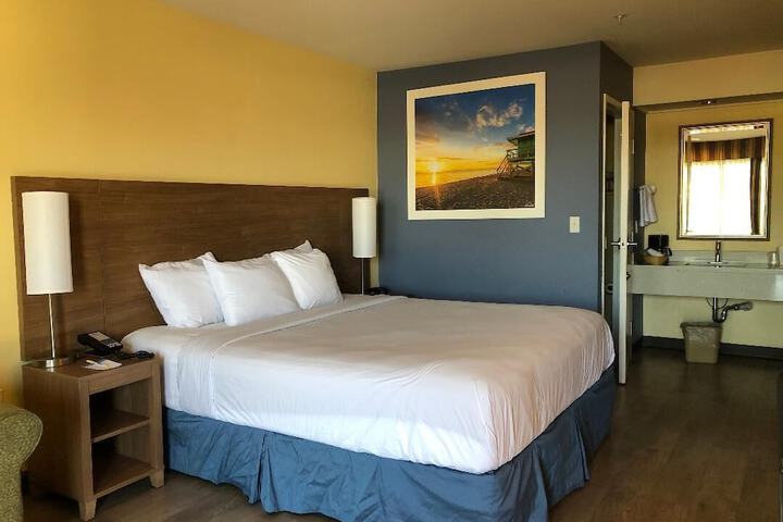 Days Inn by Wyndham Hayward Airport