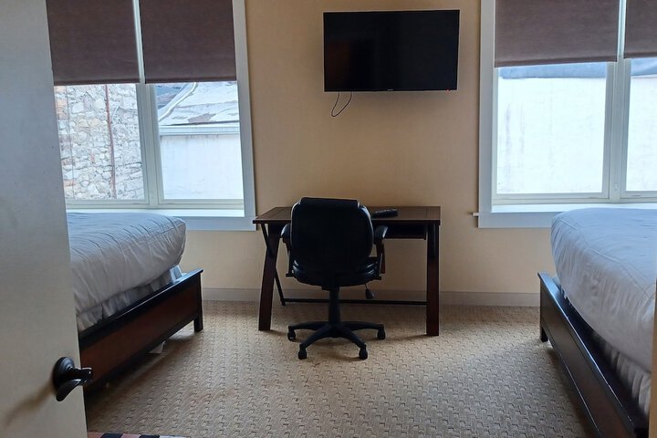 Room 33 of 86