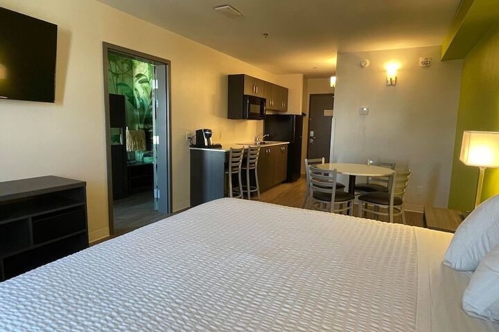 Room 40 of 77