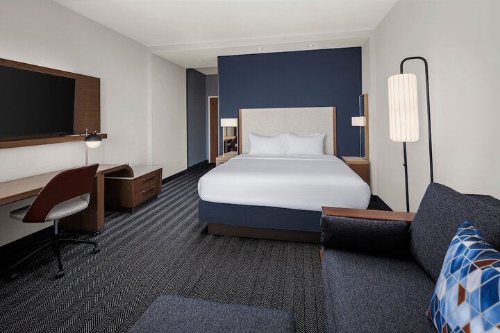 Room 28 of 53