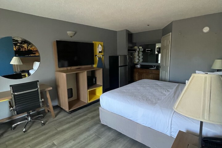 Room 17 of 19