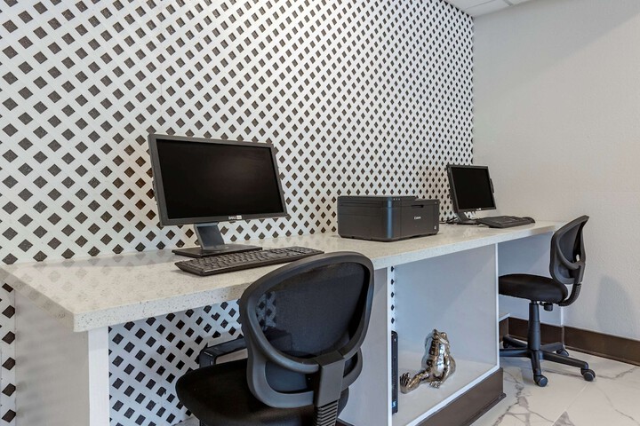 Business Center 29 of 29