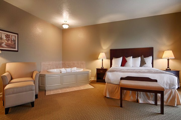 Best Western Plus Bayshore Inn