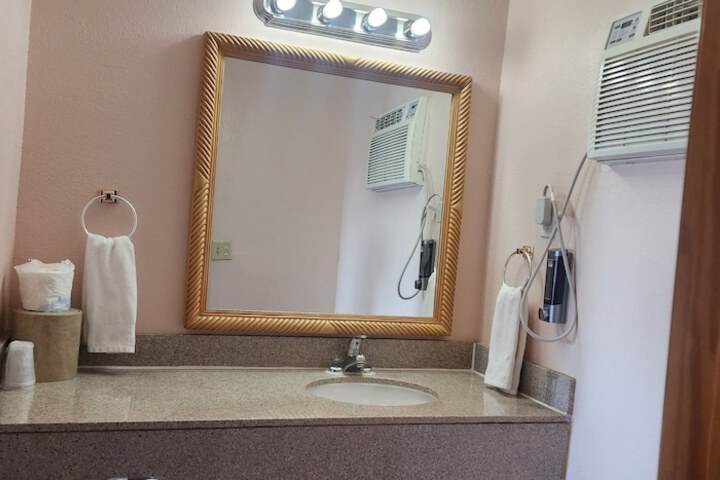 Room 15 of 32