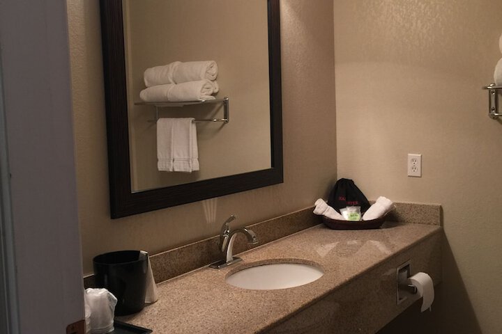 Room 10 of 18