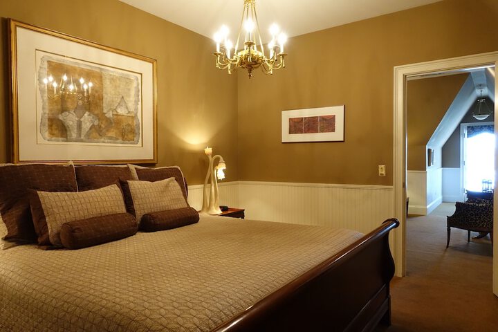 Room 105 of 151