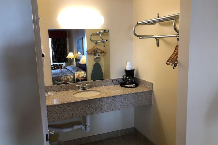 Room 16 of 18