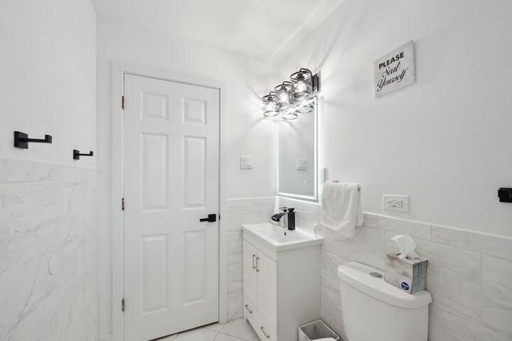 Charming Contemporary Family Home 3 Bedroom Home by RedAwning