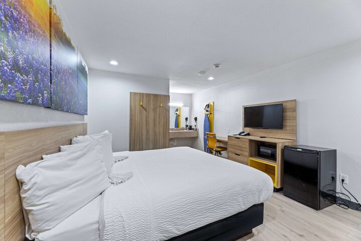 Room 25 of 41