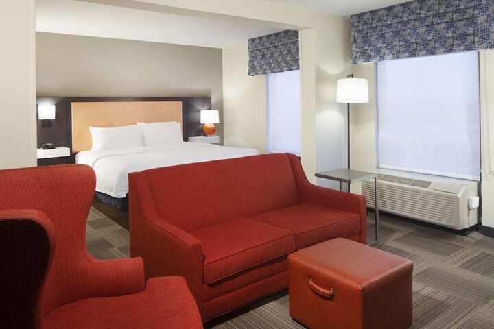 Hampton Inn Charleston-Southridge