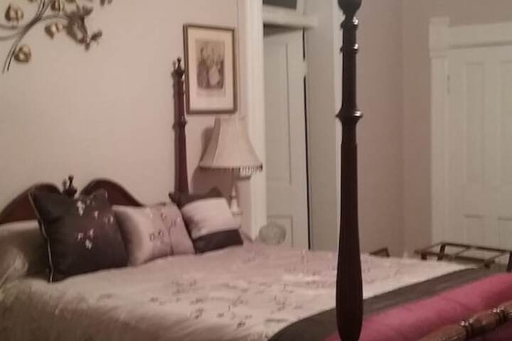 Room 8 of 17