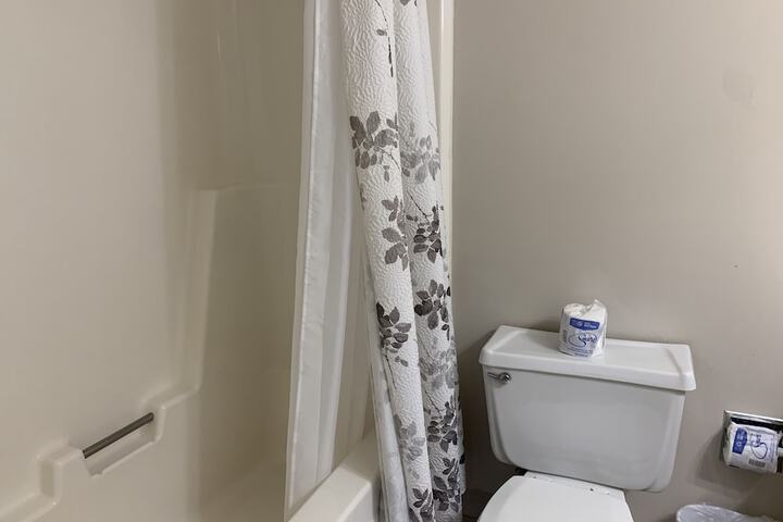 Room 196 of 214