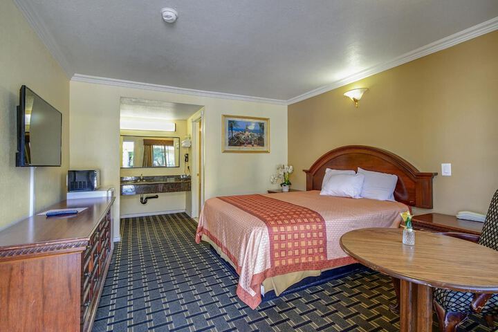 Room 9 of 23