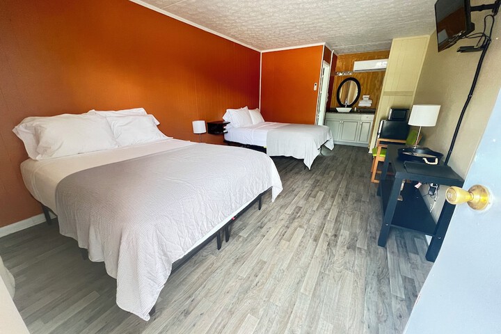 Room 17 of 27