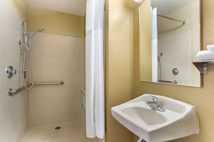 Room 25 of 31