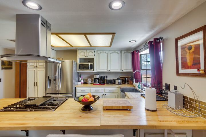Spacious Lancaster Family Ranch - BBQ & Patio