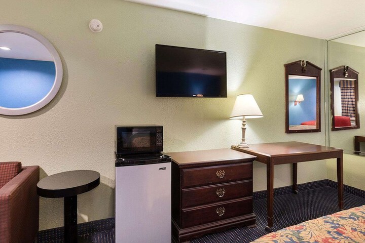 Room 15 of 29