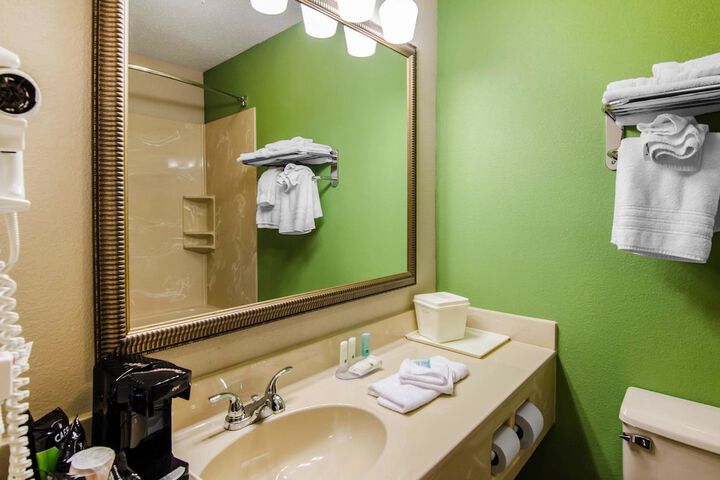 Quality Inn Summersville - New River Area