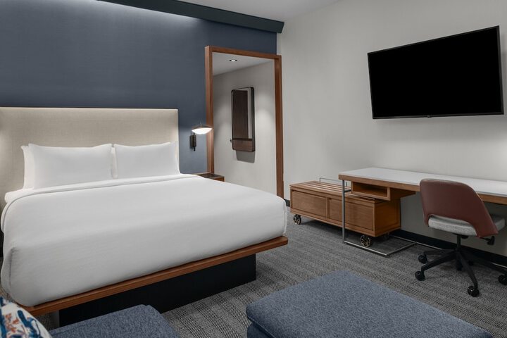 Room 10 of 14