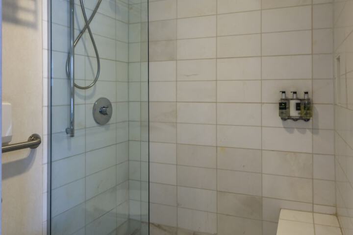 Room 44 of 112