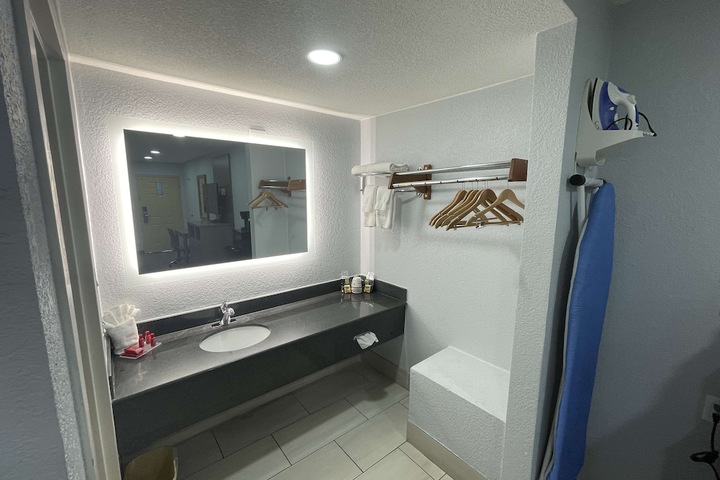 Room 18 of 18