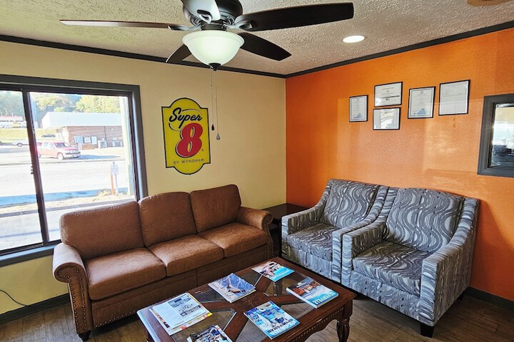 Super 8 by Wyndham Hillsville