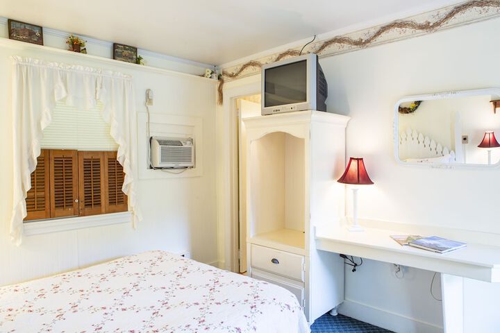 The Chimney Rock Inn & Cottages
