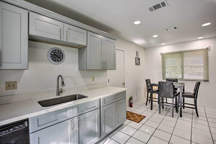 New! Laplace Townhome 9 Mi to Lake Pontchartrain!