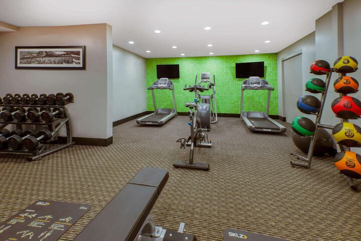 La Quinta Inn & Suites by Wyndham Detroit Utica