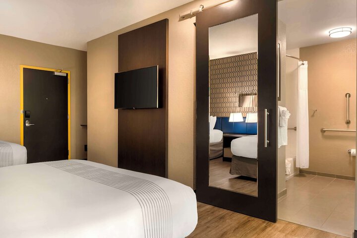 Room 27 of 34