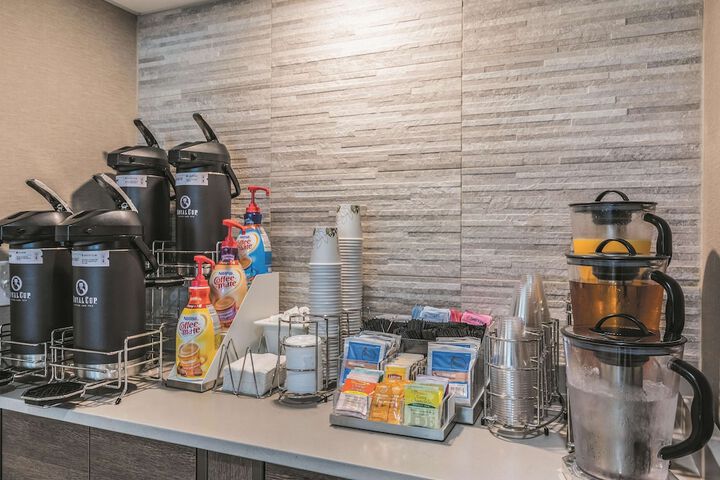 Breakfast/Coffee Service 38 of 45