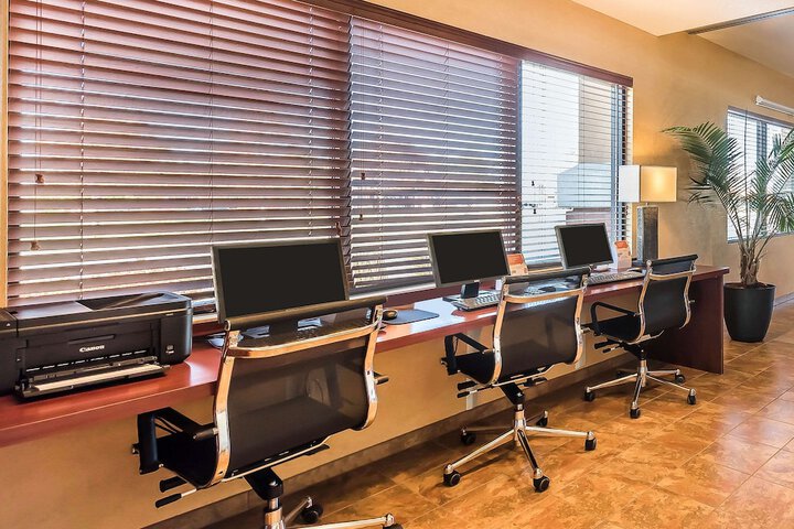Business Center 38 of 42