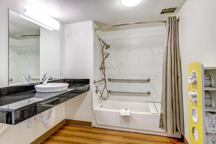 Motel 6 Waco TX - Lacy Lakeview