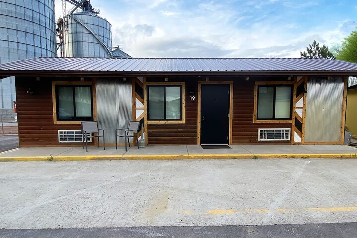 Hansen Inn and Cabins